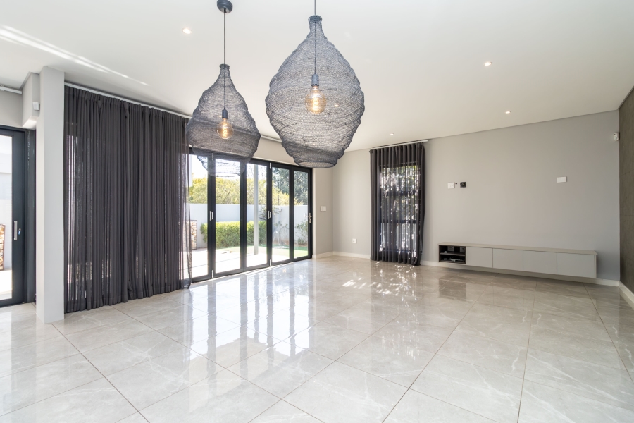 To Let 4 Bedroom Property for Rent in Bryanston Gauteng