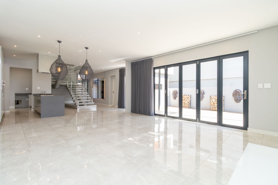 To Let 4 Bedroom Property for Rent in Bryanston Gauteng