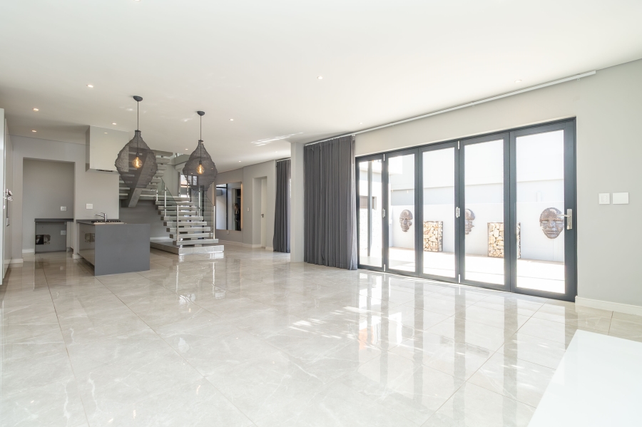 To Let 4 Bedroom Property for Rent in Bryanston Gauteng