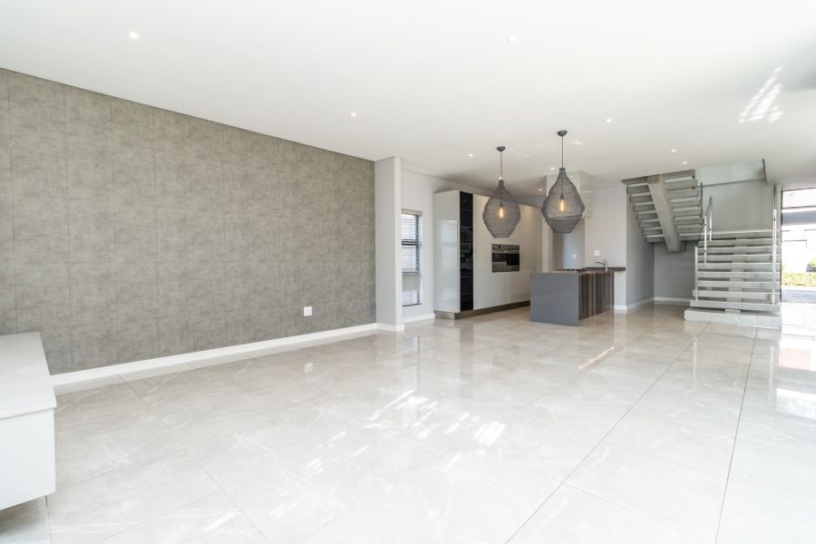 To Let 4 Bedroom Property for Rent in Bryanston Gauteng