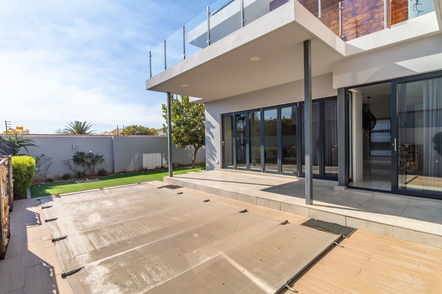 To Let 4 Bedroom Property for Rent in Bryanston Gauteng