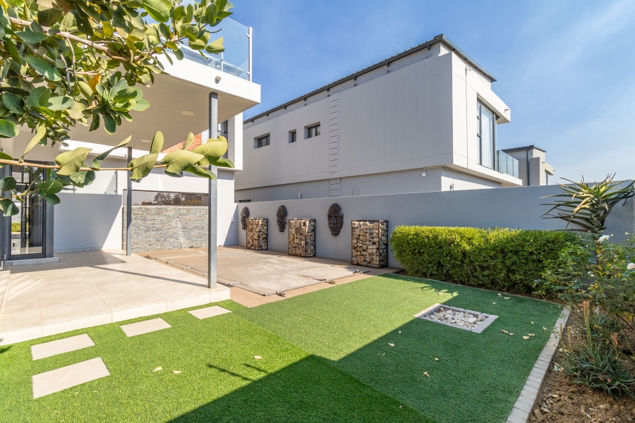 To Let 4 Bedroom Property for Rent in Bryanston Gauteng