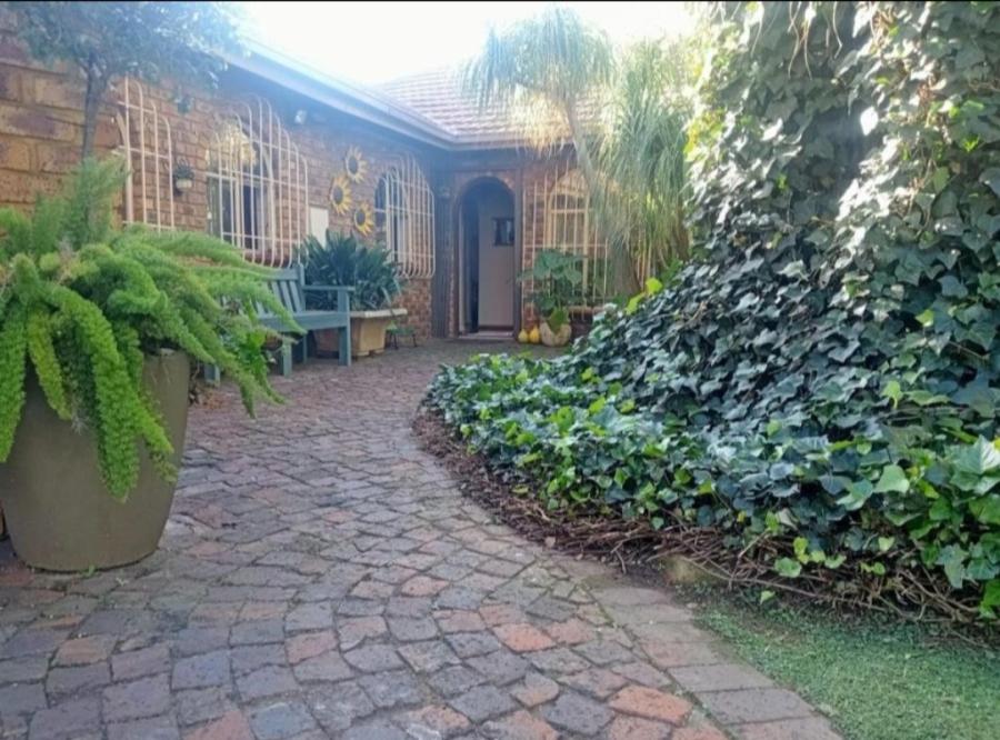 4 Bedroom Property for Sale in Petersfield Gauteng