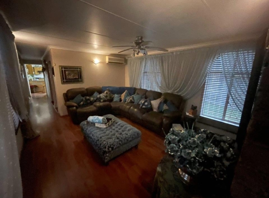 4 Bedroom Property for Sale in Petersfield Gauteng