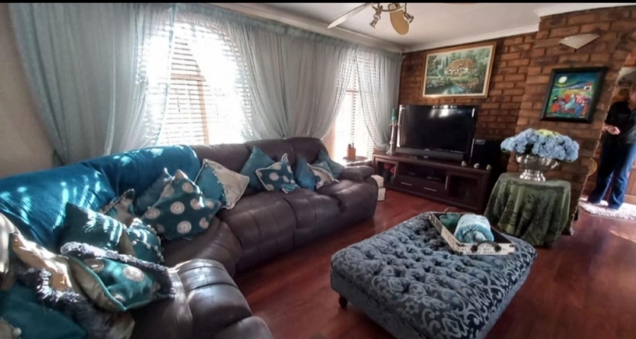4 Bedroom Property for Sale in Petersfield Gauteng