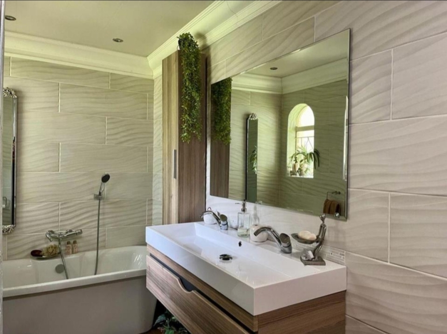 4 Bedroom Property for Sale in Petersfield Gauteng