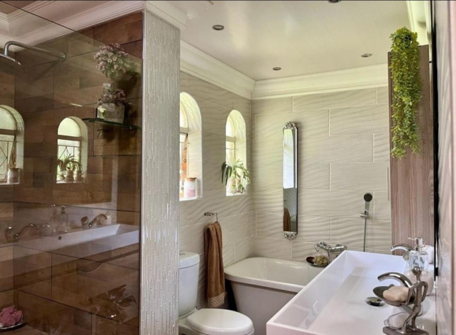 4 Bedroom Property for Sale in Petersfield Gauteng