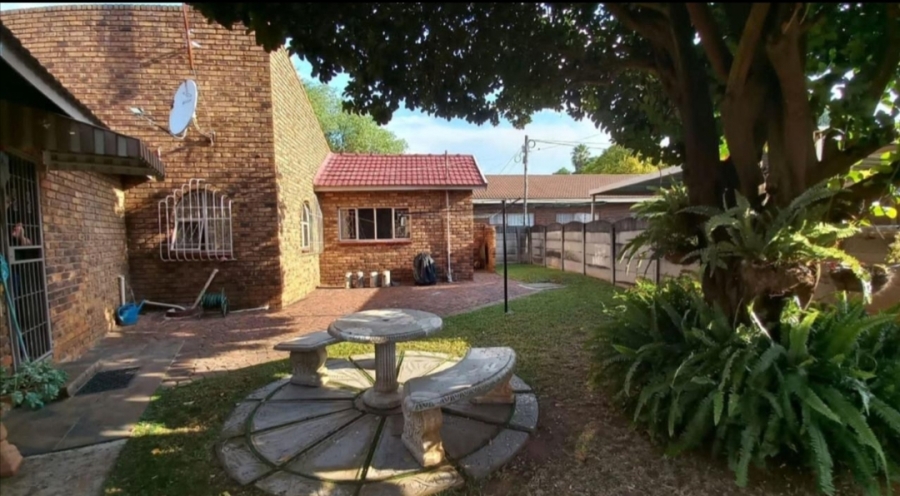 4 Bedroom Property for Sale in Petersfield Gauteng
