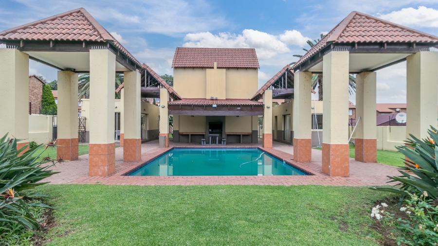 2 Bedroom Property for Sale in Vorna Valley Gauteng