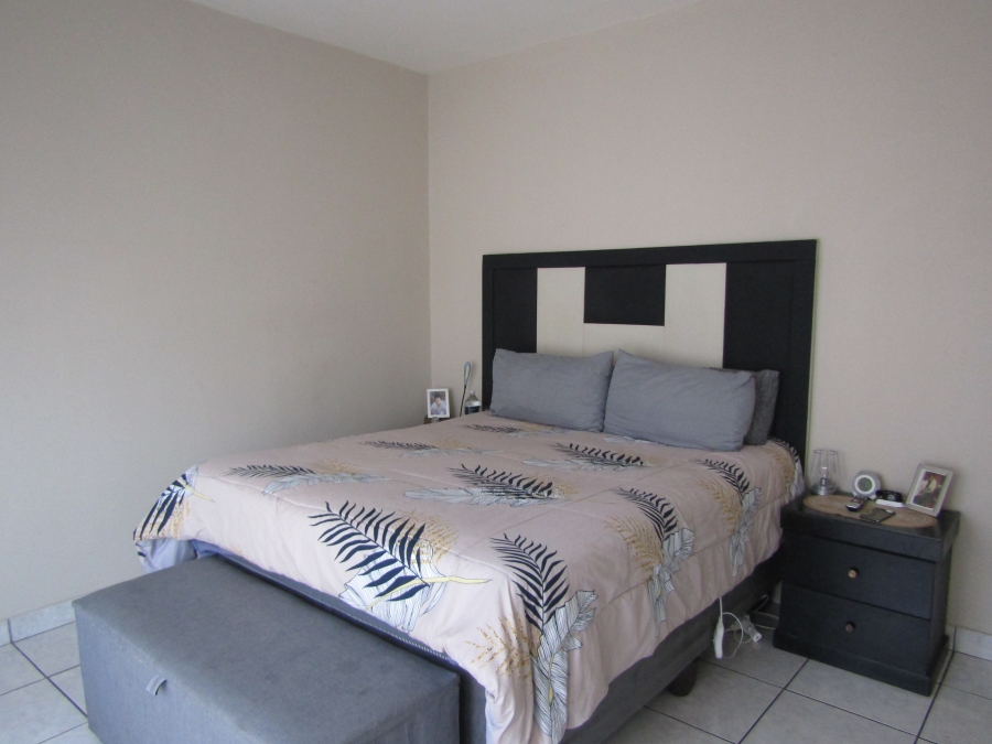 2 Bedroom Property for Sale in Turf Club Gauteng
