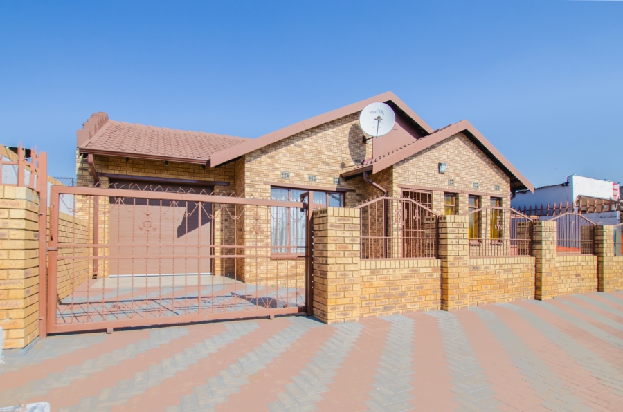 3 Bedroom Property for Sale in Kagiso Gauteng