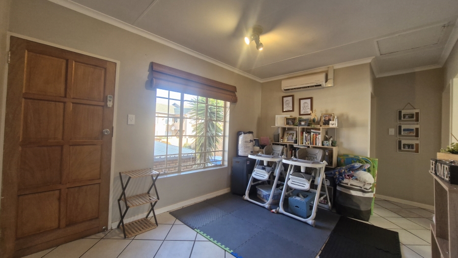 2 Bedroom Property for Sale in Rooihuiskraal North Gauteng