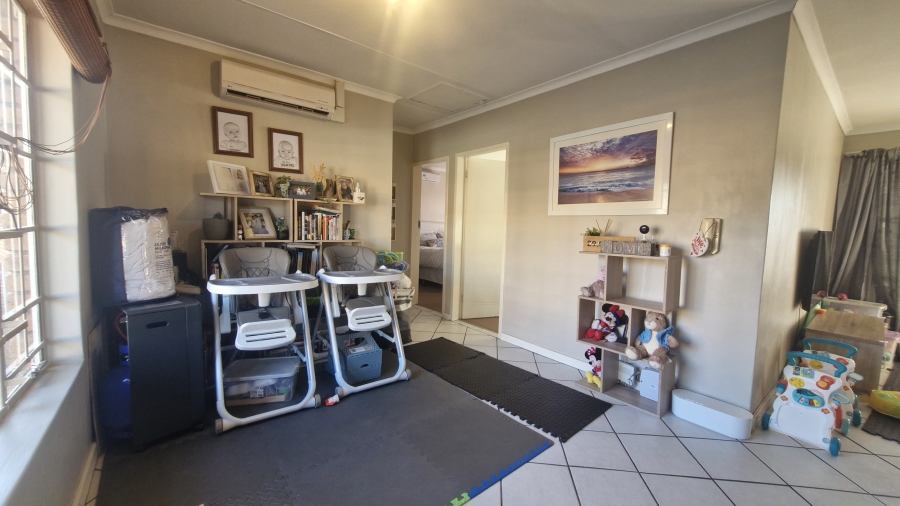 2 Bedroom Property for Sale in Rooihuiskraal North Gauteng