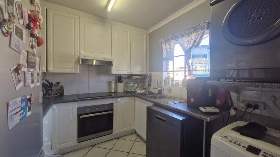 2 Bedroom Property for Sale in Rooihuiskraal North Gauteng