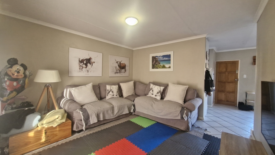 2 Bedroom Property for Sale in Rooihuiskraal North Gauteng