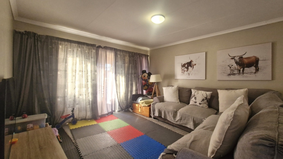 2 Bedroom Property for Sale in Rooihuiskraal North Gauteng