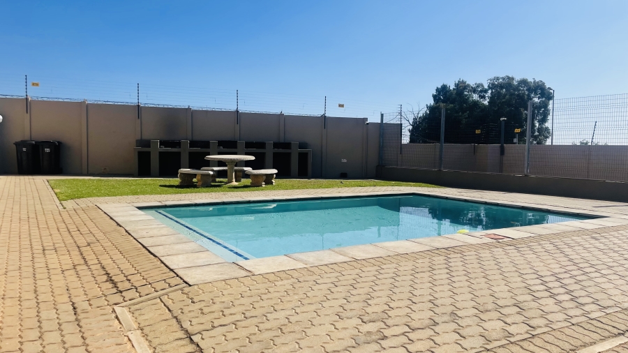 To Let 3 Bedroom Property for Rent in Ruimsig Gauteng