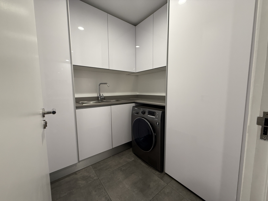 To Let 2 Bedroom Property for Rent in Illovo Gauteng