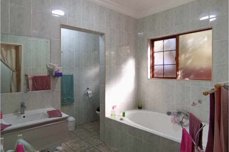 4 Bedroom Property for Sale in Silver Lakes Golf Estate Gauteng