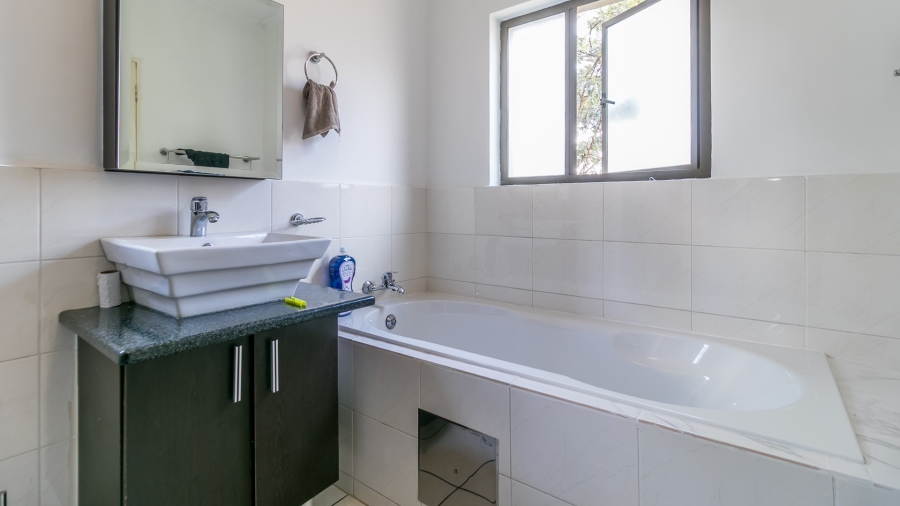 2 Bedroom Property for Sale in Noordwyk Gauteng