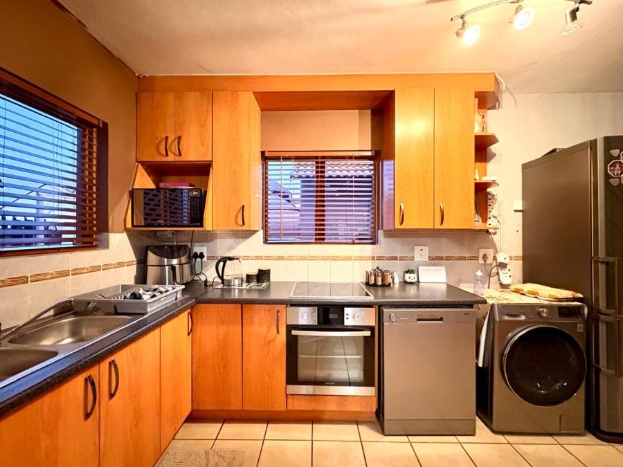 3 Bedroom Property for Sale in Sonneveld Gauteng