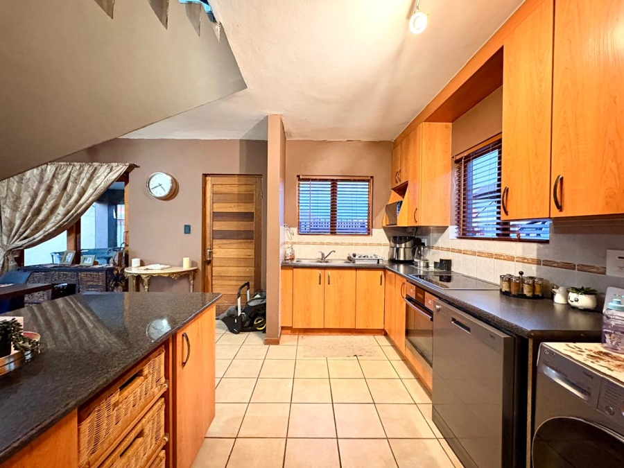 3 Bedroom Property for Sale in Sonneveld Gauteng