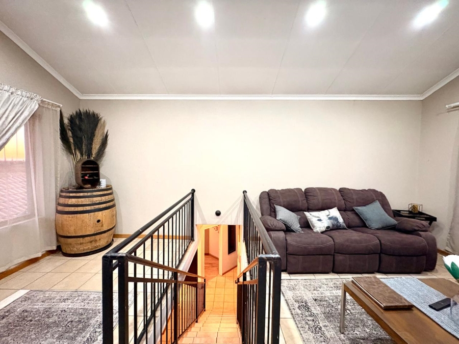 3 Bedroom Property for Sale in Sonneveld Gauteng