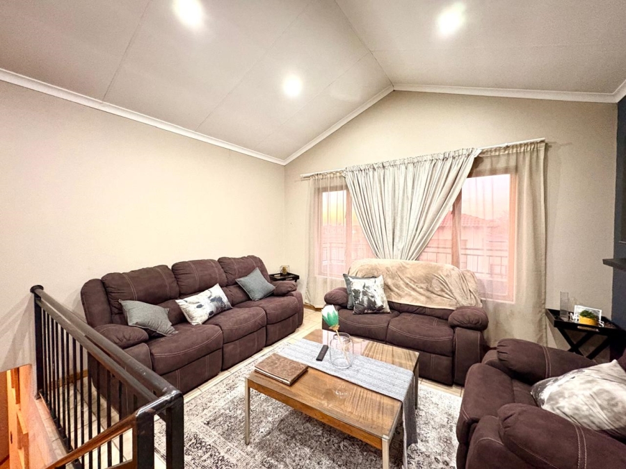 3 Bedroom Property for Sale in Sonneveld Gauteng