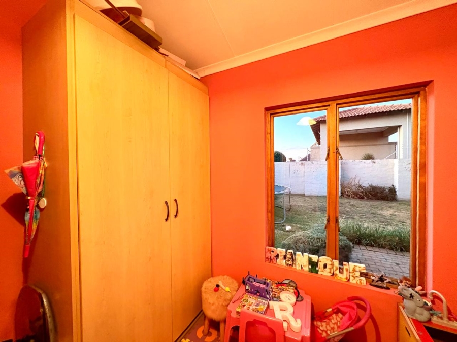 3 Bedroom Property for Sale in Sonneveld Gauteng