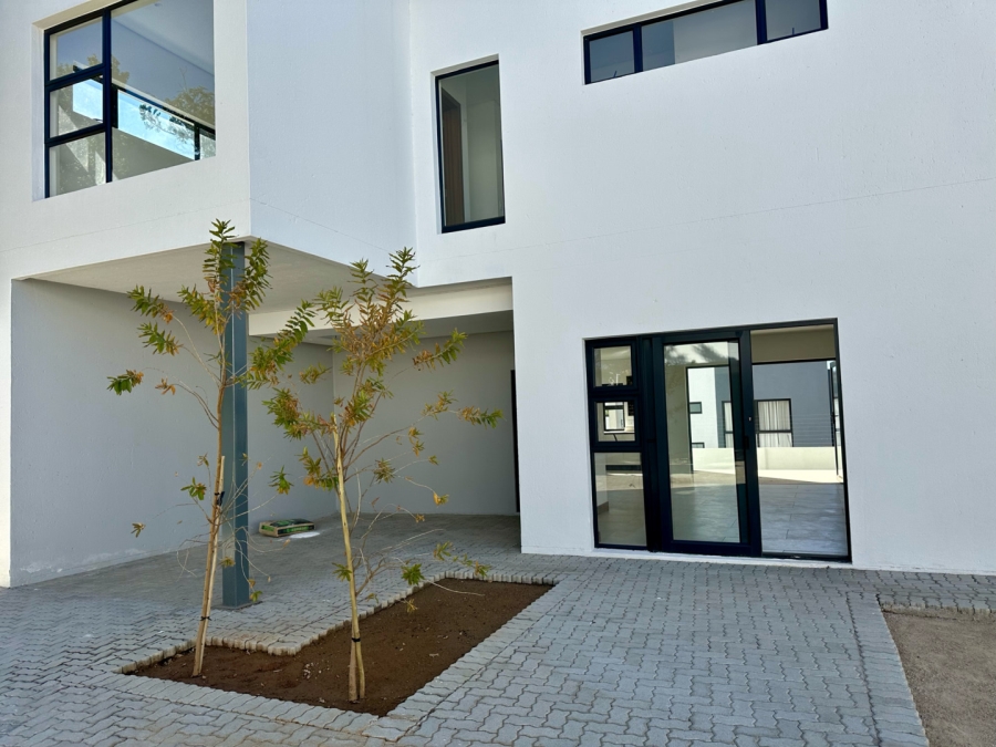 To Let 3 Bedroom Property for Rent in Sandown Gauteng