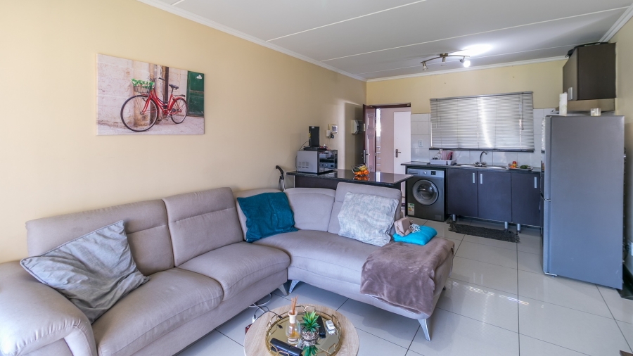 1 Bedroom Property for Sale in Noordwyk Gauteng