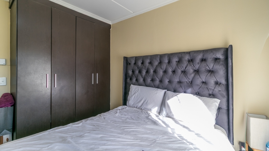 1 Bedroom Property for Sale in Noordwyk Gauteng