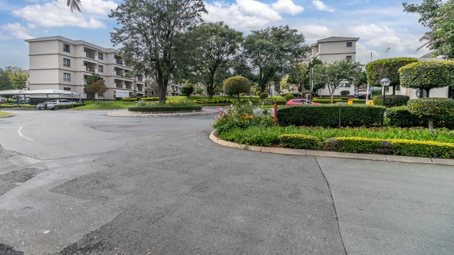 1 Bedroom Property for Sale in Noordwyk Gauteng