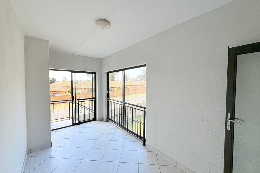 To Let 2 Bedroom Property for Rent in Goedeburg Gauteng