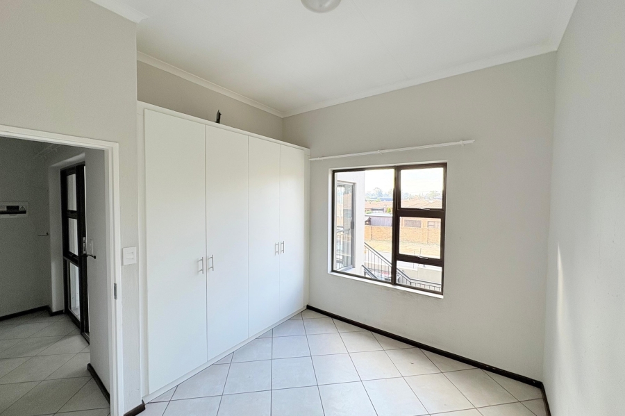 To Let 2 Bedroom Property for Rent in Goedeburg Gauteng