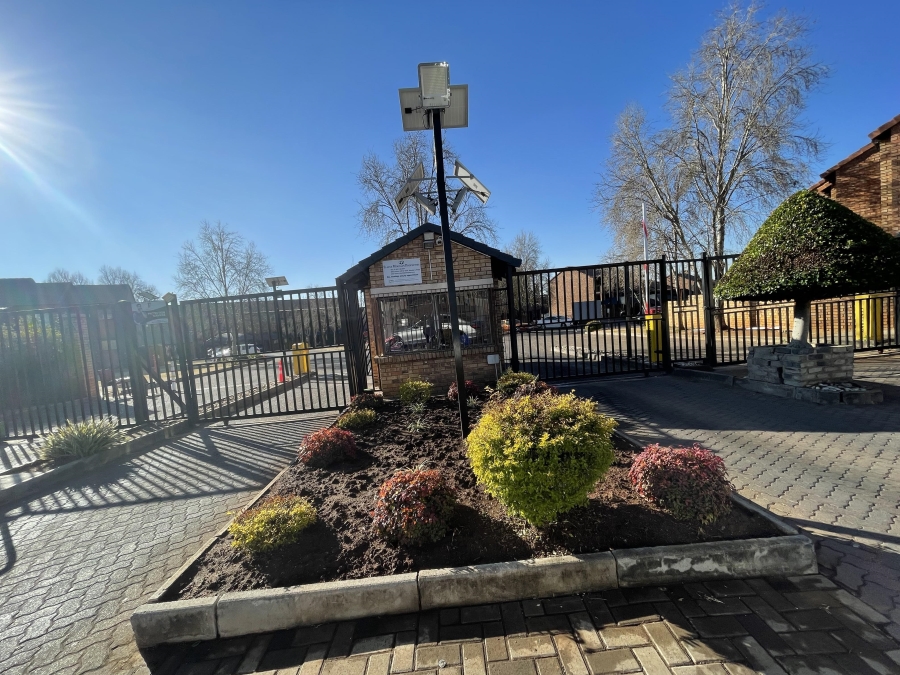 2 Bedroom Property for Sale in Noordwyk Gauteng