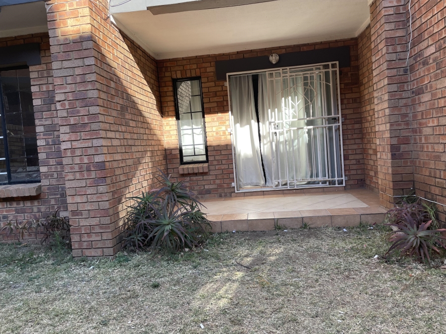 2 Bedroom Property for Sale in Noordwyk Gauteng