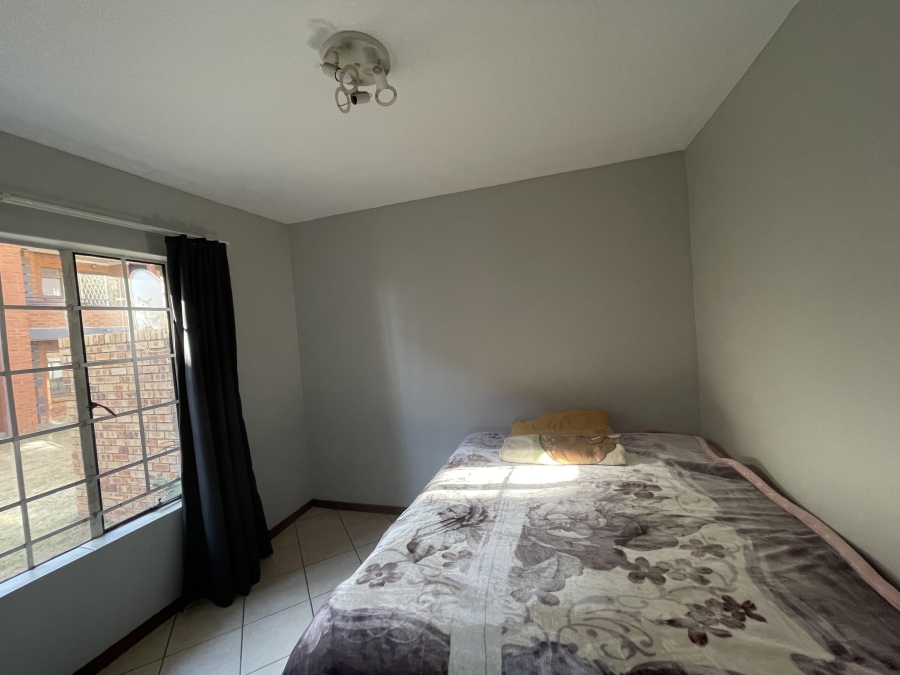 2 Bedroom Property for Sale in Noordwyk Gauteng
