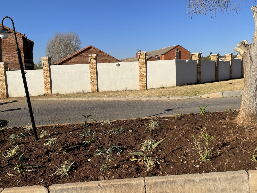 2 Bedroom Property for Sale in Noordwyk Gauteng