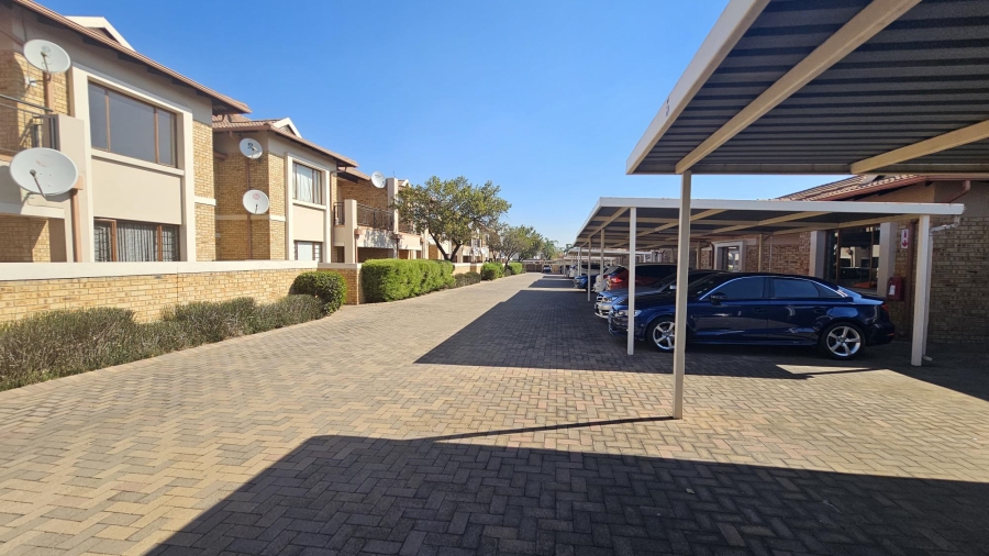 To Let 2 Bedroom Property for Rent in Sonneveld Gauteng