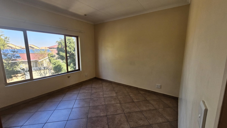 To Let 2 Bedroom Property for Rent in Sonneveld Gauteng