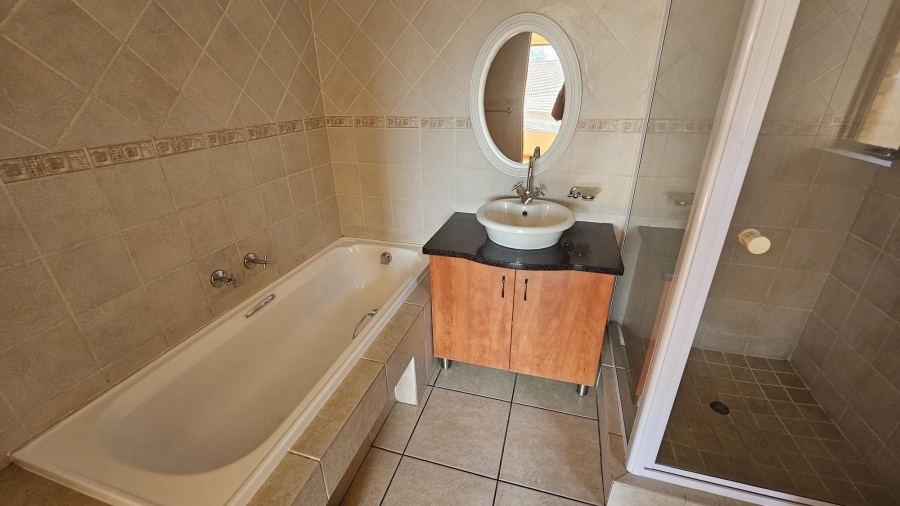 To Let 2 Bedroom Property for Rent in Sonneveld Gauteng