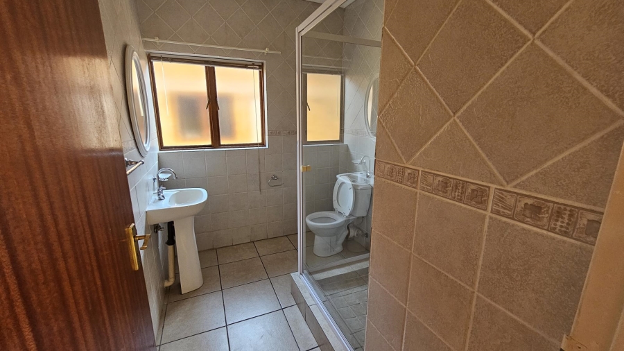 To Let 2 Bedroom Property for Rent in Sonneveld Gauteng