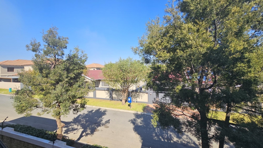 To Let 2 Bedroom Property for Rent in Sonneveld Gauteng