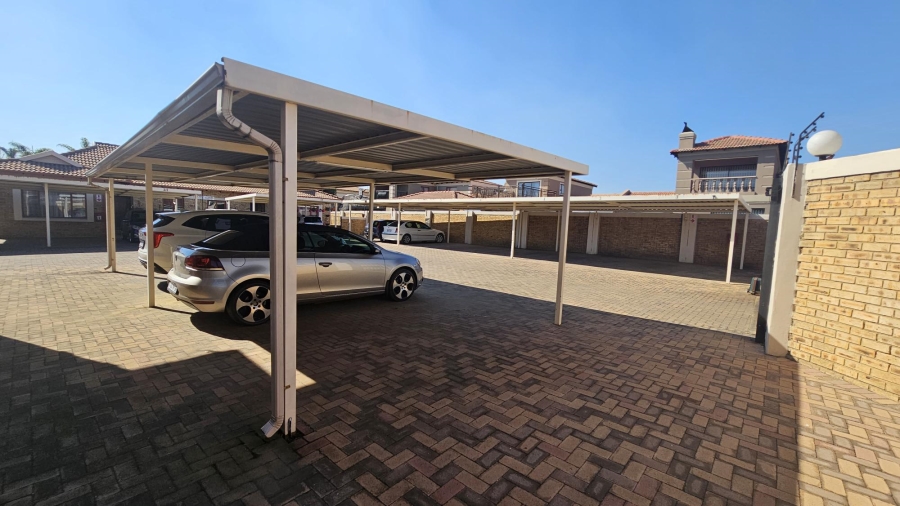 To Let 2 Bedroom Property for Rent in Sonneveld Gauteng