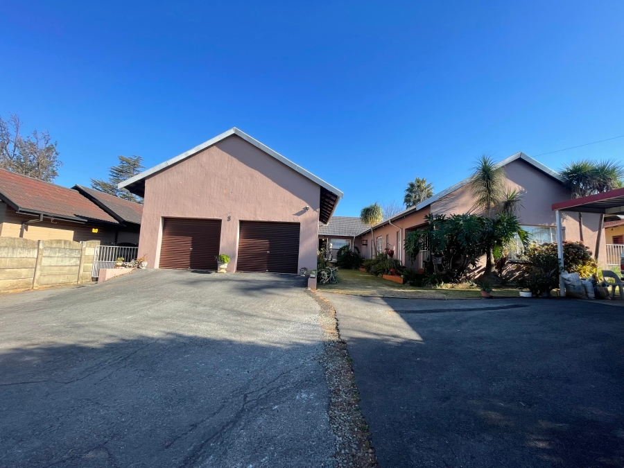 5 Bedroom Property for Sale in Witpoortjie Gauteng