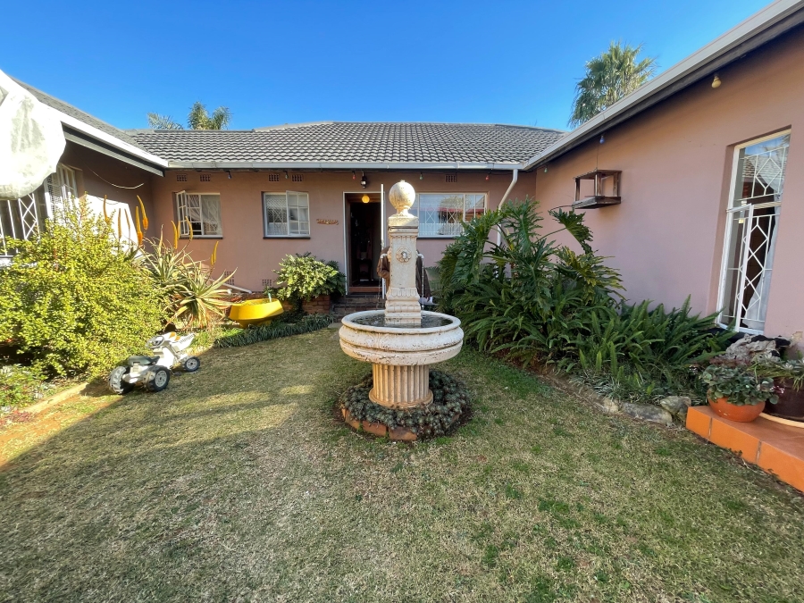 5 Bedroom Property for Sale in Witpoortjie Gauteng