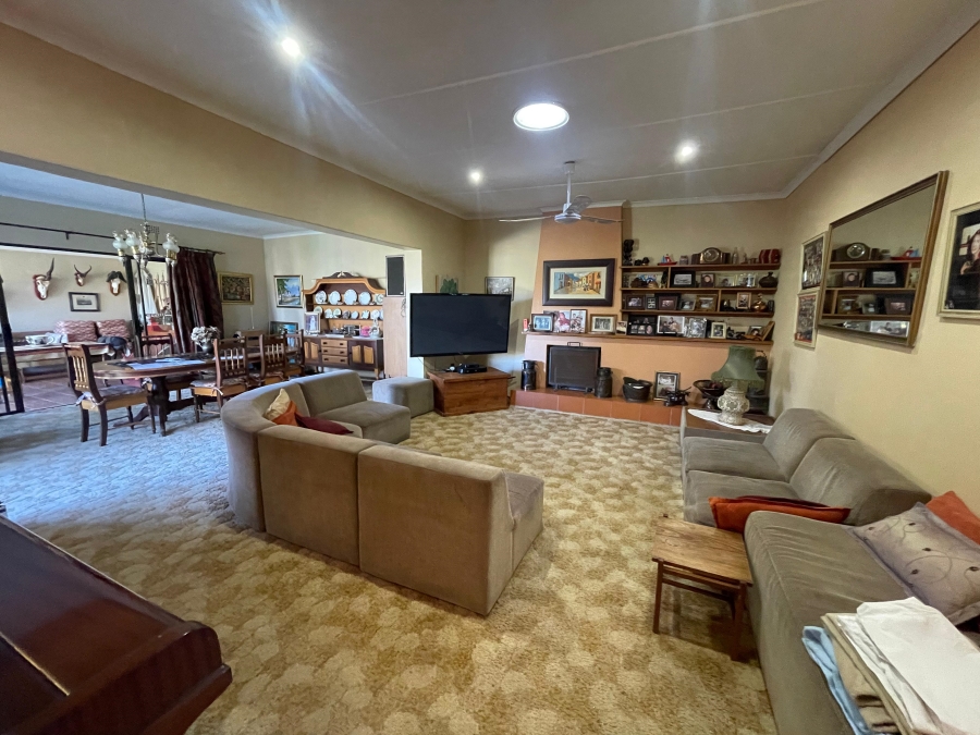 5 Bedroom Property for Sale in Witpoortjie Gauteng