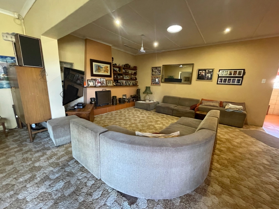 5 Bedroom Property for Sale in Witpoortjie Gauteng