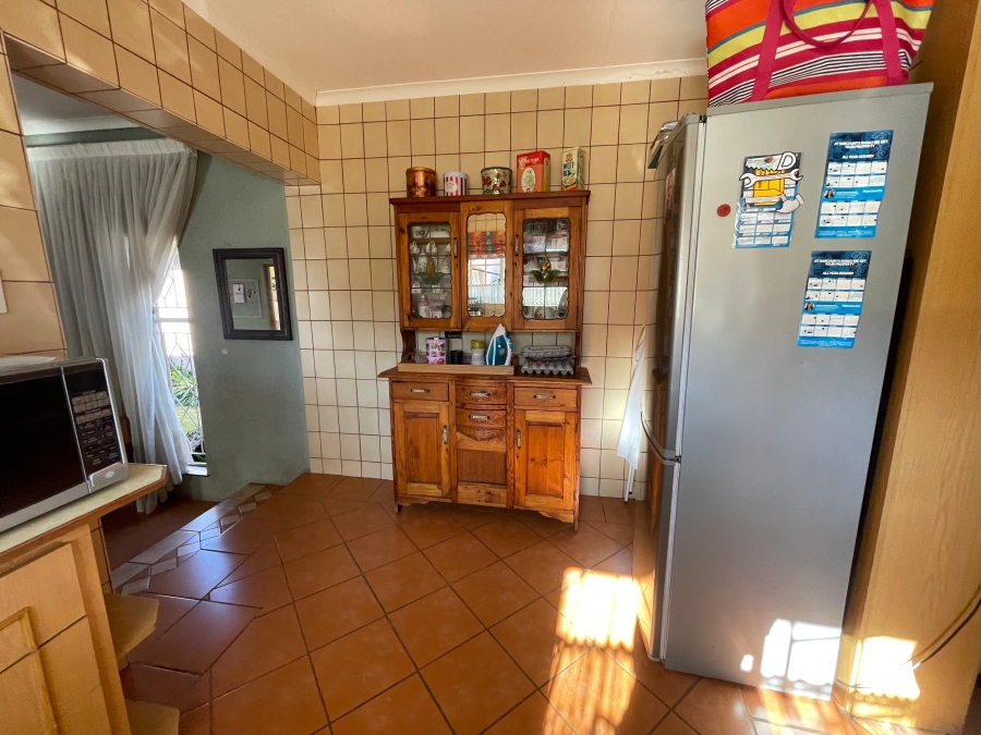 5 Bedroom Property for Sale in Witpoortjie Gauteng